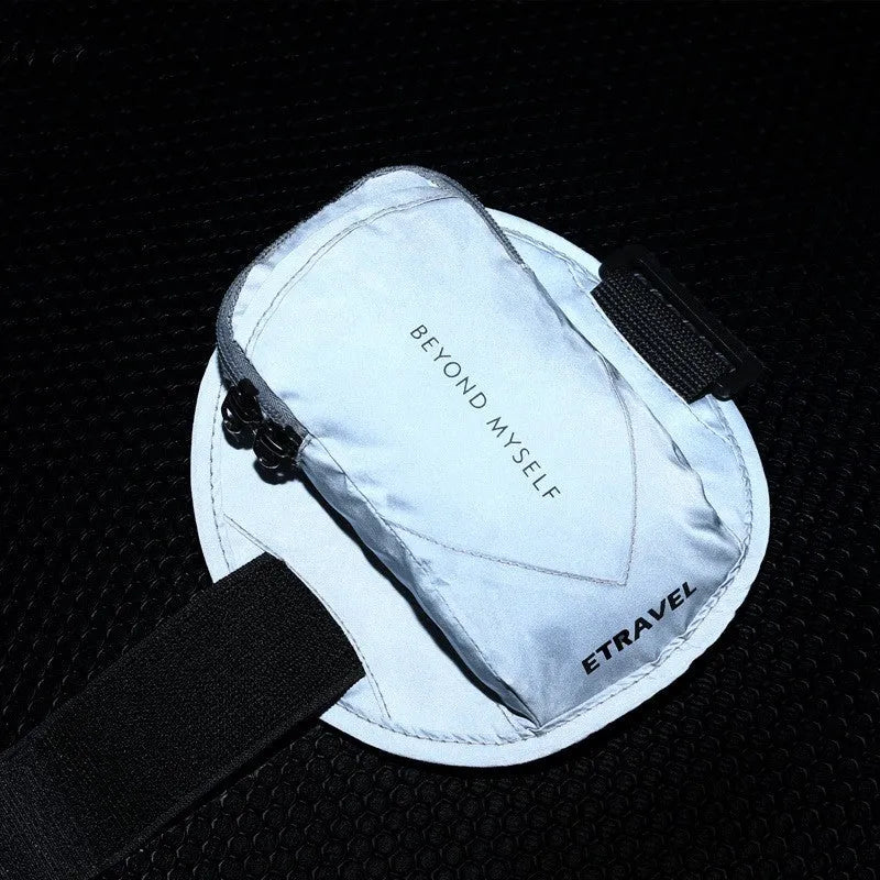 Running arm bag in reflective black colour with 7-inch capacity for smartphones