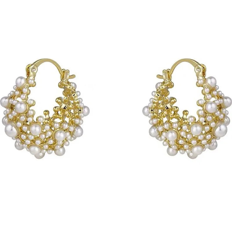 Women's gold-coloured copper flower basket earrings with small bead decoration and pearl inlay detail