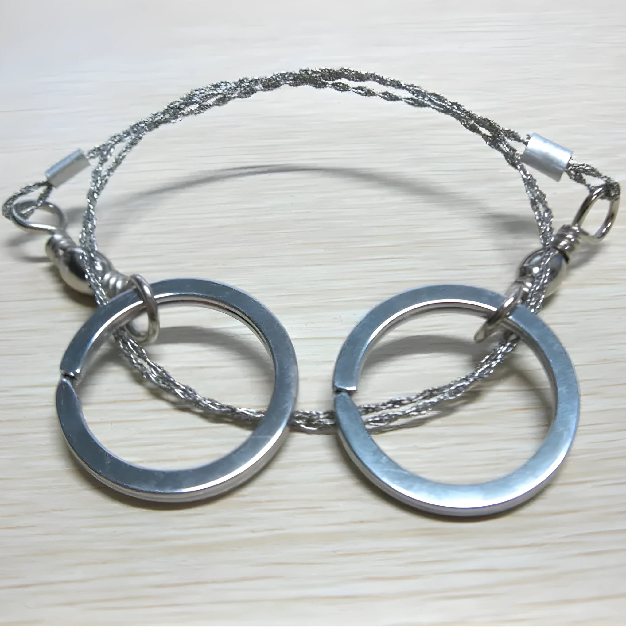 Outdoor survival wire saw with stainless steel blade, pull rings, and approximately 55cm cutting length