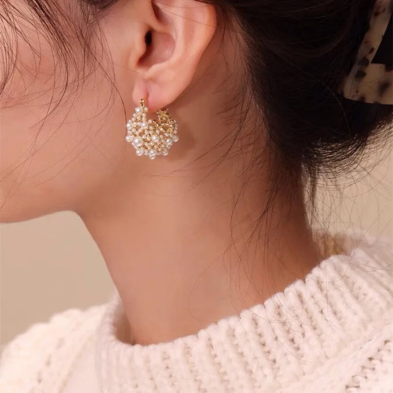 Women's gold-coloured copper flower basket earrings with small bead decoration and pearl inlay detail