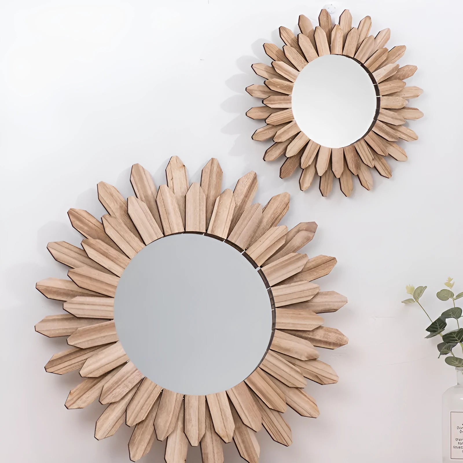 European-style solid wood handmade finish hanging mirror with baked colour, 30cm diameter, wall decoration for homestay entrance