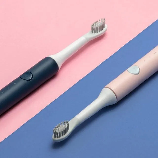 Sonic electric toothbrush in blue with round brushing head and IPX7 waterproof rating