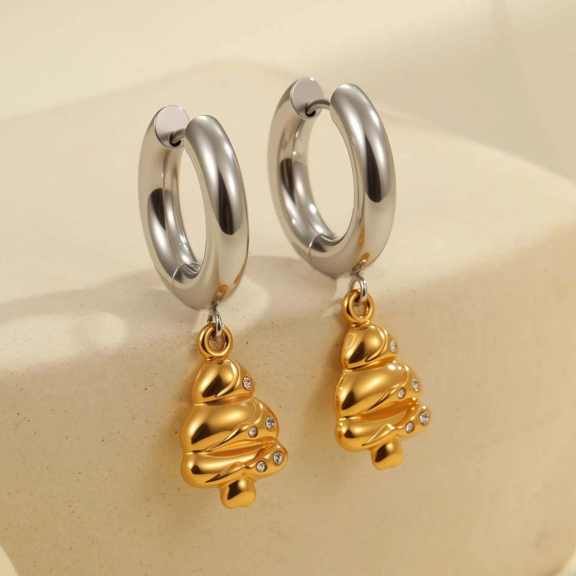 A pair of gold-coloured Christmas tree heart earrings for women, made from stainless steel with a star detail.