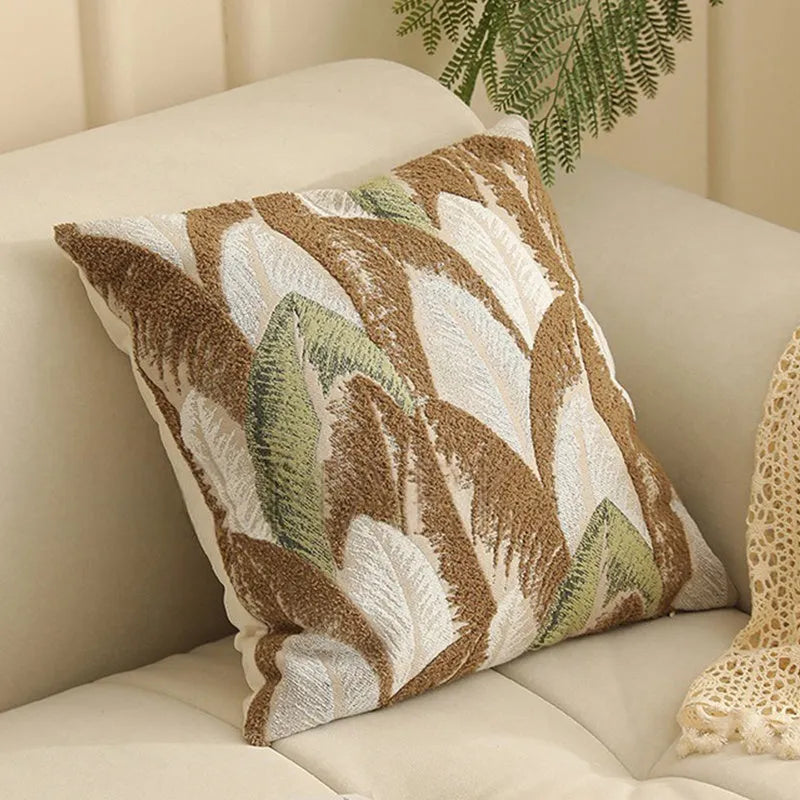 45x45cm square jacquard cushion cover with woven botanical floral pattern in retro Nordic style.