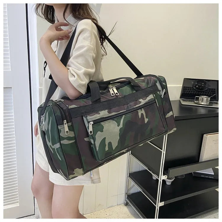 Camouflage pattern luggage bag with waterproof fabric and 20L capacity