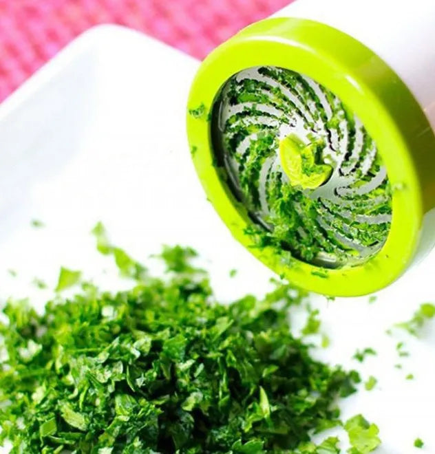 Herb grinder spice mill parsley shredder chopper with removable top, PP plastic and stainless steel, 16.5x7.2cm
