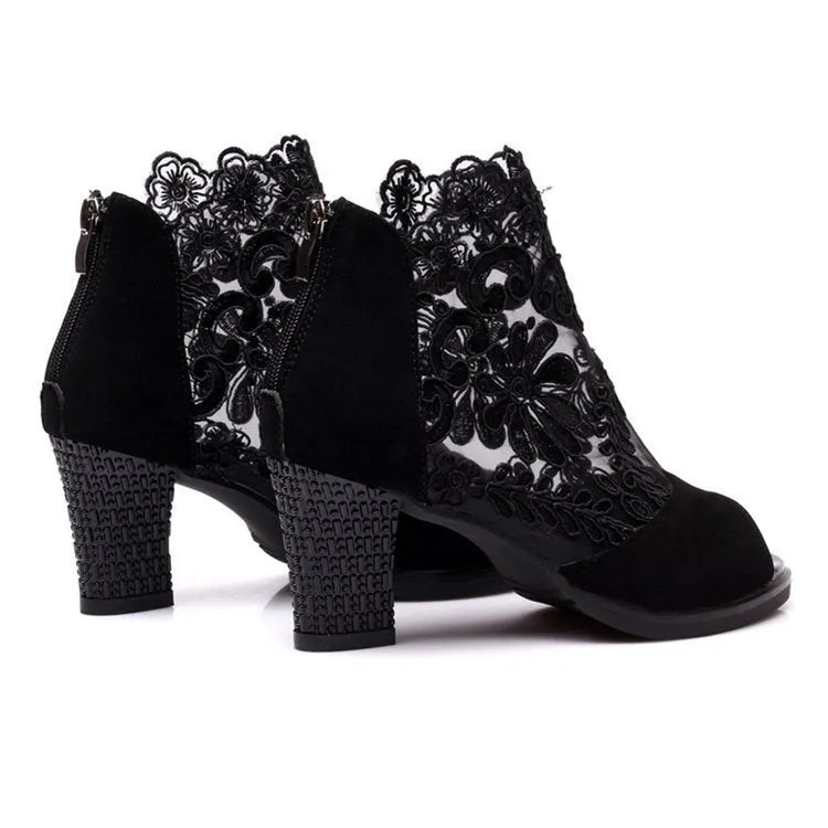 Women's black lace gladiator sandals with square high heels, floral patterns and peep toe design