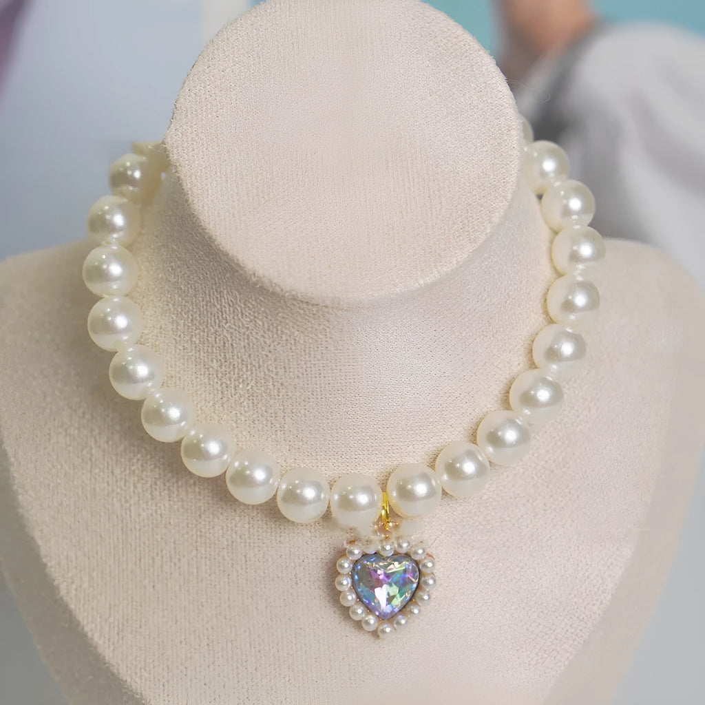 Pearl necklace love gem cat collar in single layer pink on a light background