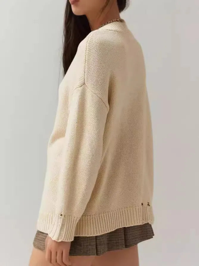 Women's loose-fitting milky white acrylic Jacquard knit sweater with round neck and long sleeves.