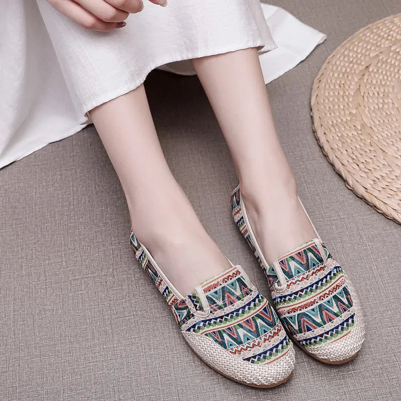 Women's flat heel cloth shoes with colour stitching, shallow mouth, and beef tendon sole in six colours