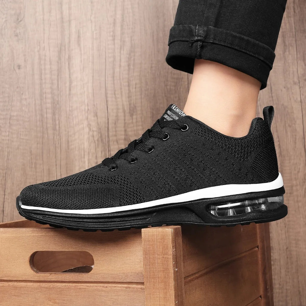 Casual flyknit breathable light running shoes in black with round toe and PU sole