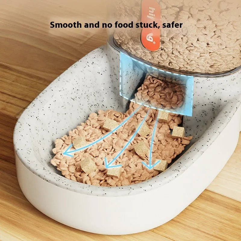 Automatic gravity-fed pet feeder or water fountain with 3.8-litre reservoir in blue, green, grey, or pink colour.