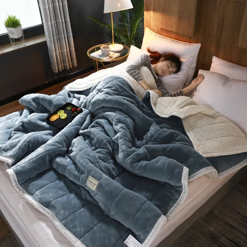 Thick warm winter fleece blanket in coral fleece polyester, 150cm x 200cm, pink colour option