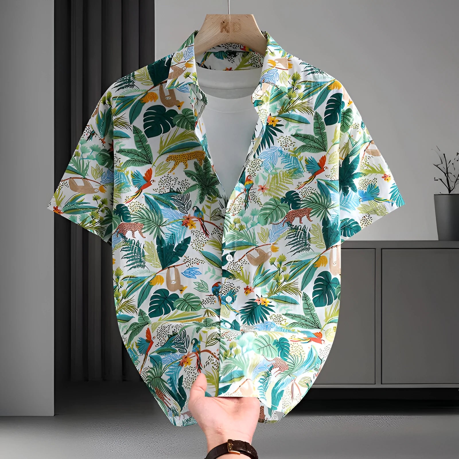 Men's short sleeve casual shirt in Hawaiian floral print, cotton button-down cardigan style