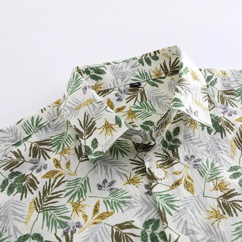 Men's short sleeve casual shirt in Hawaiian floral print, cotton button-down cardigan style