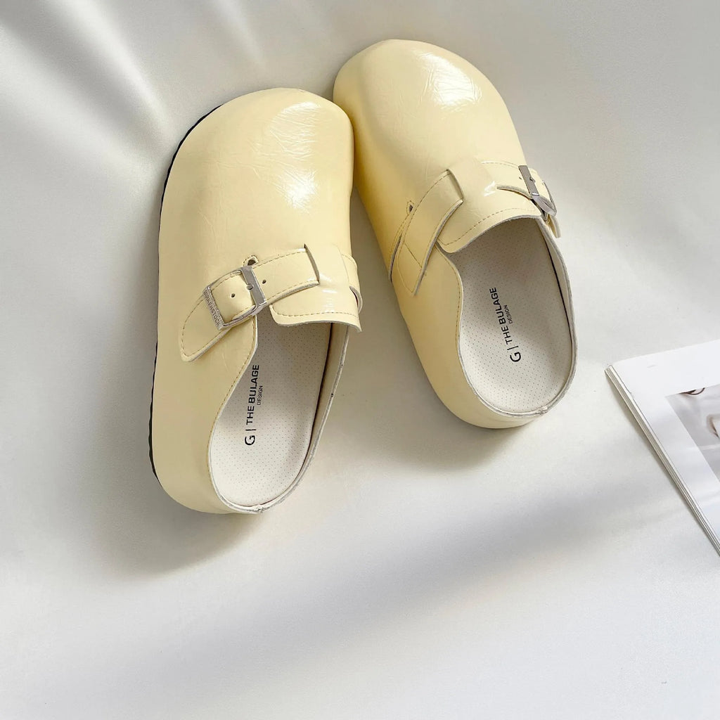 Flat buckle casual sneakers in creamy-white with round toe and PU upper