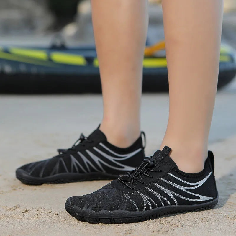 Breathable non-slip men women sports fitness running shoes with rubber sole and front lace-up fastening