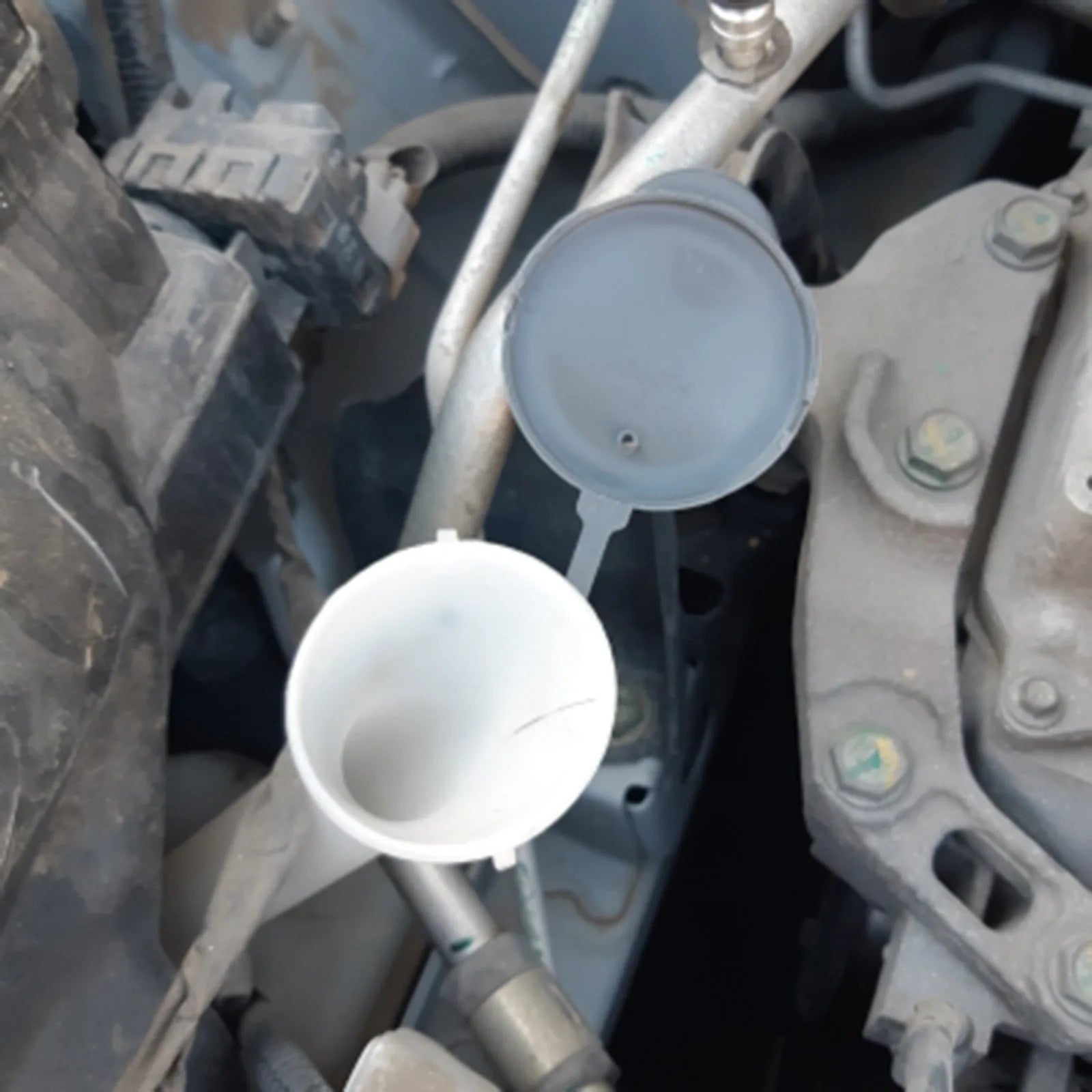 Grey glass kettle lid for Nissan Teana Xuan Yi Da Qijun Blue Bird Loulan Terra Sunshine March