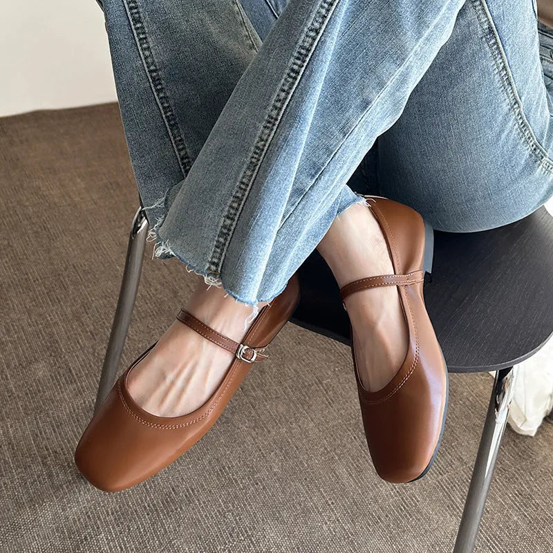 Women's retro Mary Jane flat shoes in sheepskin with low heel round toe available in black