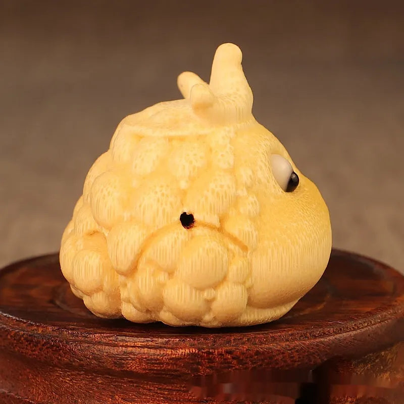 Solid bamboo carving of Crown Princess toad ornament measuring 5.0 cm in cute style