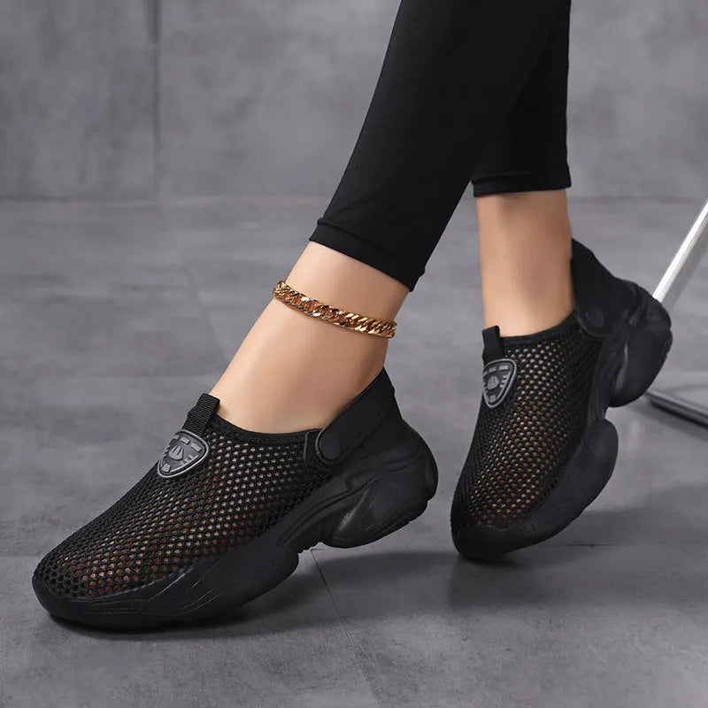 Women's breathable Flyknit casual sports sandals in black, round head design, size 38