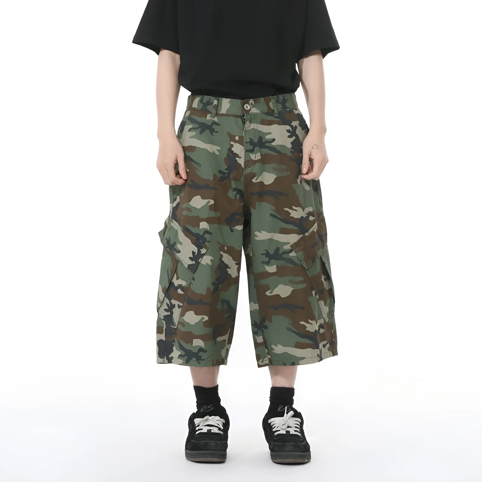 Men's camouflage cotton jeans with wide leg fit, cropped length, and American side stitching details
