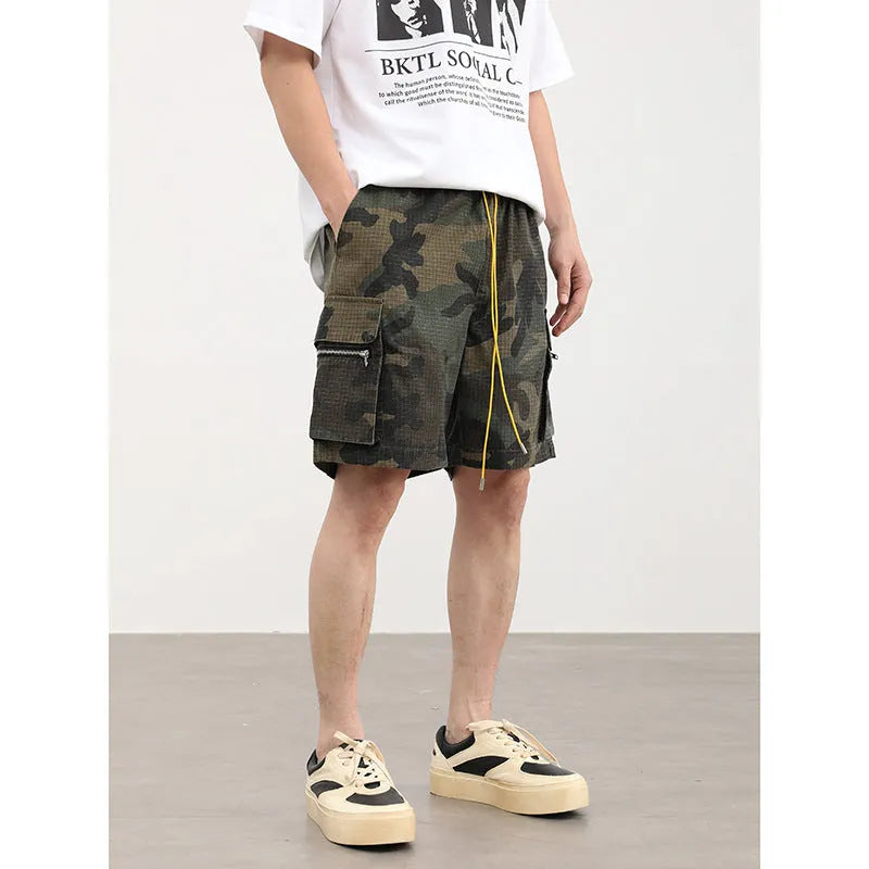 Men's camouflage multi-pocket workwear shorts mid waist cropped length side view