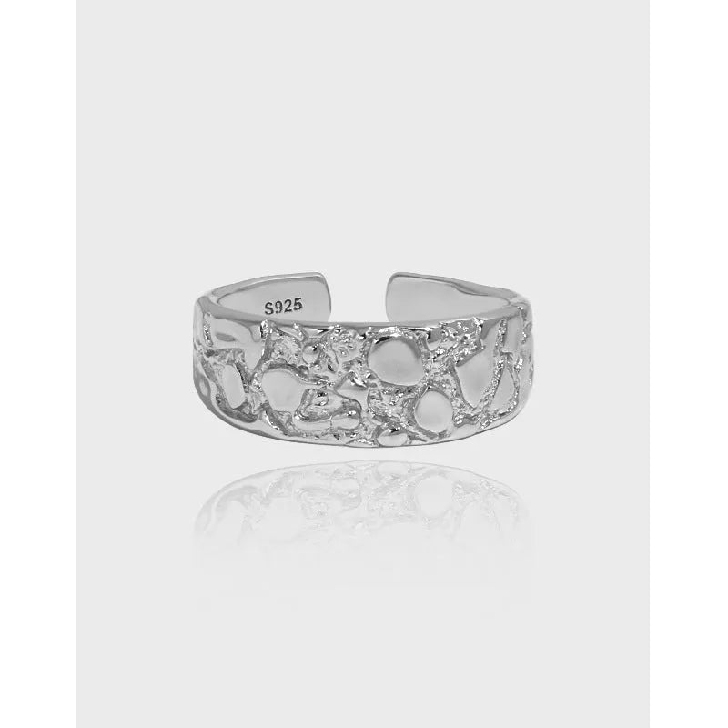 Women's S925 silver hammered texture adjustable opening ring in white gold colour