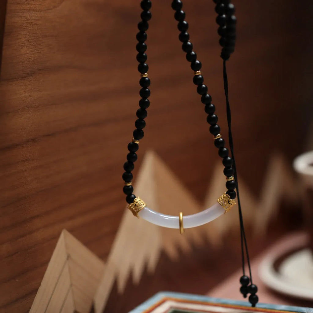 Natural frosted black agate and white chalcedony pendant necklace with 925 silver U-shaped pendant and ball bead chain