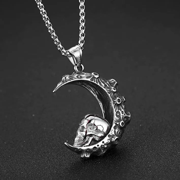 Men's silver-coloured alloy necklace with skull pendant and chain sports style jewellery