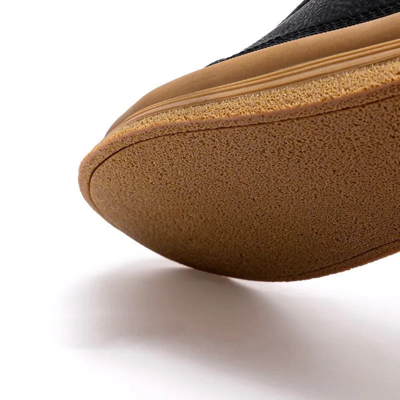 Men's black leather lace-up casual shoes with a round toe and rubber sole on a white background.
