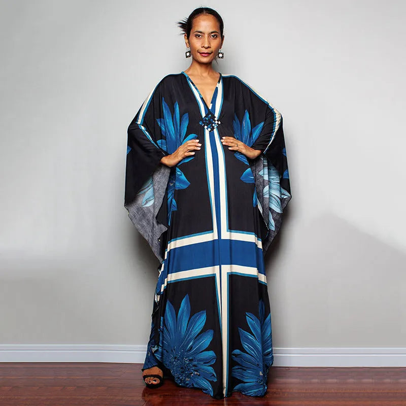 Women's loose sun protection robe in black and white arc pattern, free size polyester cover-up for swimming