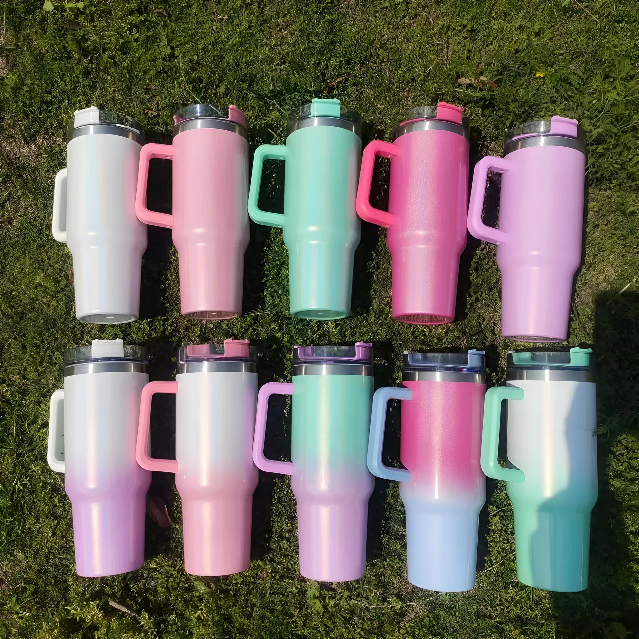 Large stainless steel vacuum insulation cup with gradient colours showing 750ml capacity and double-layer construction