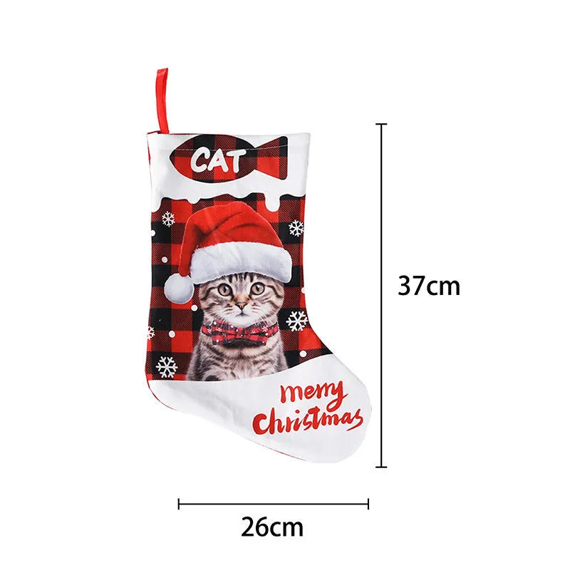 Green and black plaid cat design on a 26x36cm cloth Christmas table decoration runner.