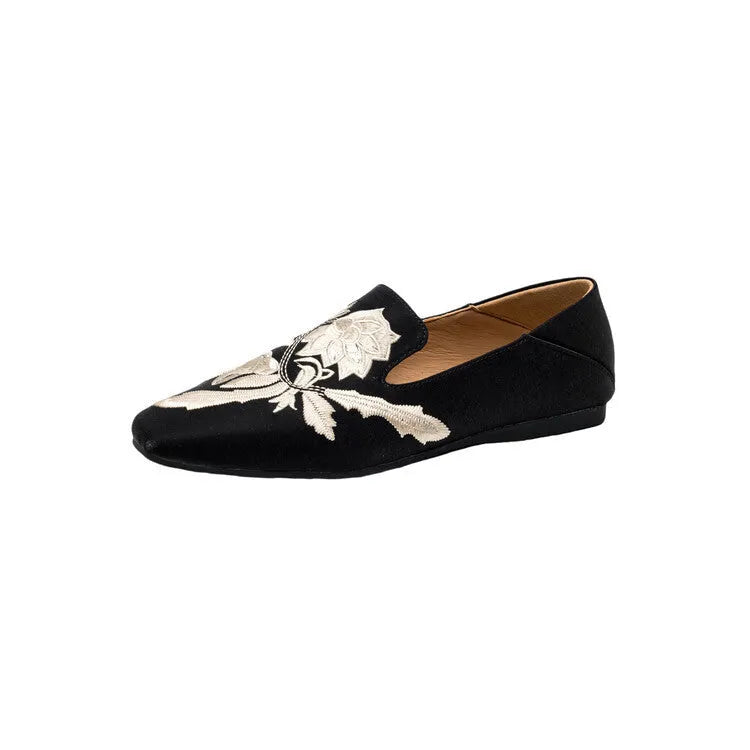Women's embroidery low-cut flat pump in black, round toe with cloth upper and pigskin lining