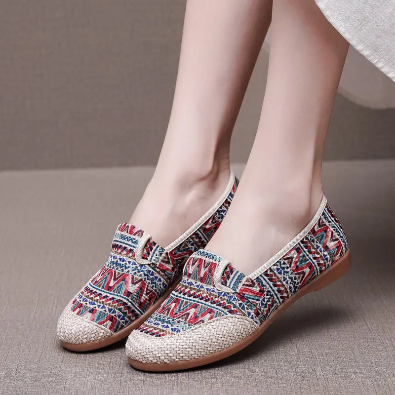 Women's flat heel cloth shoes with colour stitching, shallow mouth, and beef tendon sole in six colours