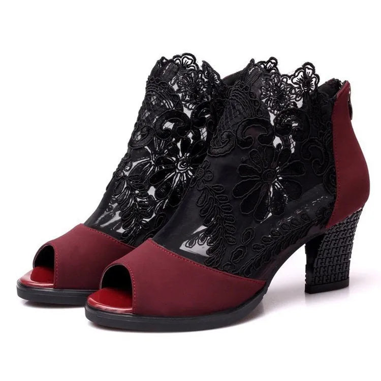 Women's black lace gladiator sandals with square high heels, floral patterns and peep toe design