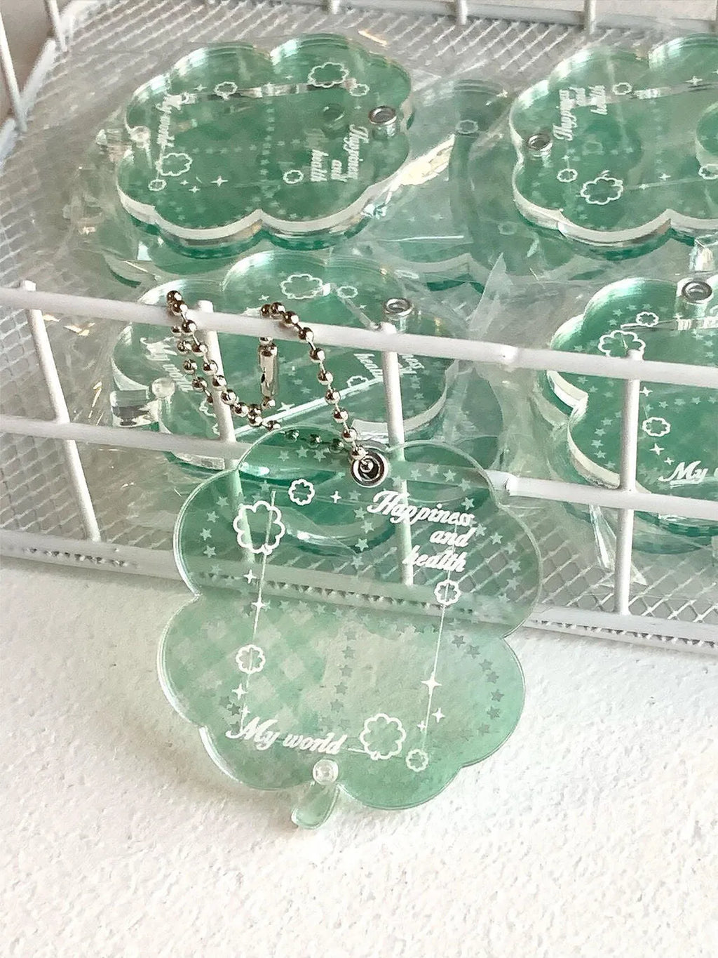 Lucky four-leaf clover acrylic pendant bag lanyard phone keychain in three colours