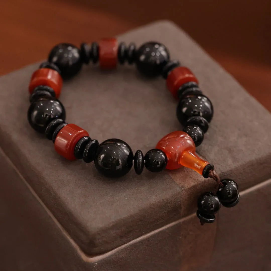Original natural twining line old agate bracelet with sardonyx, white, black, and red agate beads in geometric ethnic style