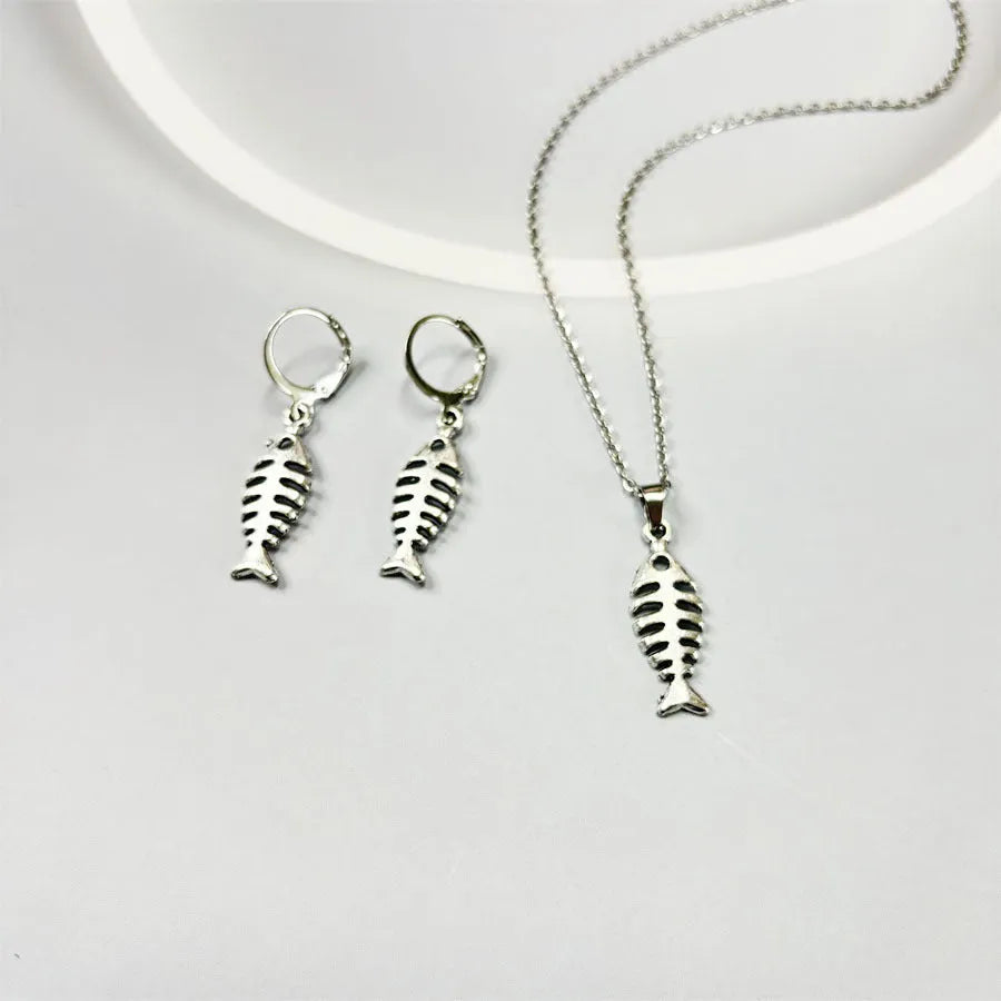 Fishbone pendant necklace and matching earrings set with adjustable O-shaped chain in retro style