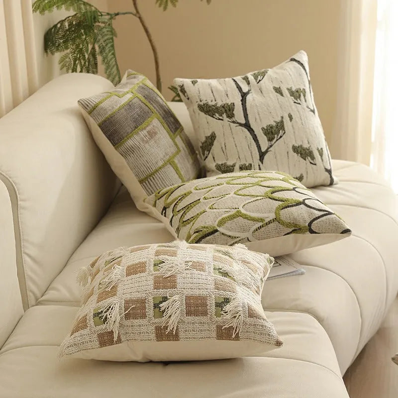 45x45cm square jacquard cushion cover with woven botanical floral pattern in retro Nordic style.