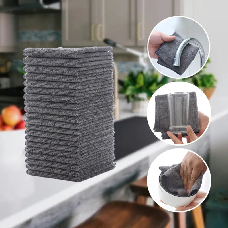 Grey 25x25 cm microfiber kitchen cleaning cloth for oil and grime.