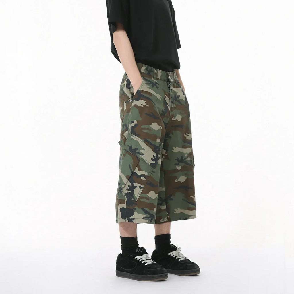 Men's camouflage cotton jeans with wide leg fit, cropped length, and American side stitching details