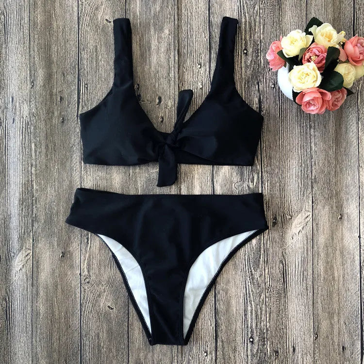 Solid colour women's polyester bikini set in black, displayed on a mannequin.