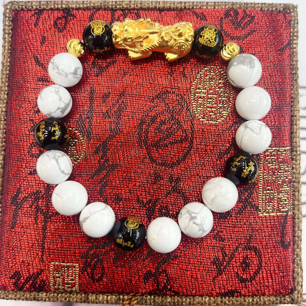 Vintage white turquoise and black agate bracelet on a neutral background, adjustable length 15-17cm