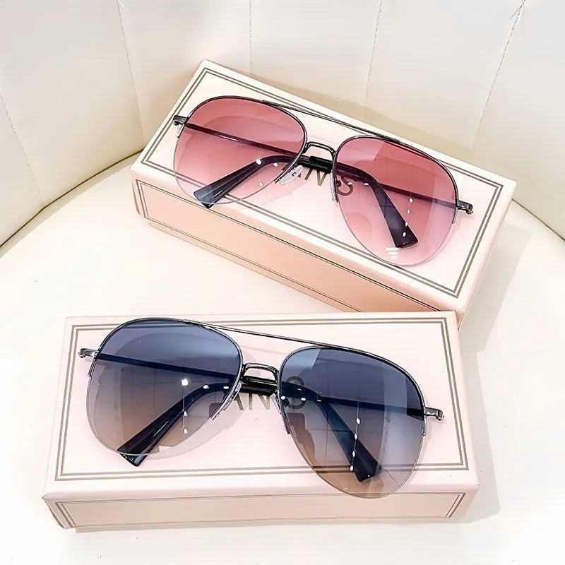 Men's aviator sunglasses with resin lens and sheet metal frame in gun mount blue lens colour