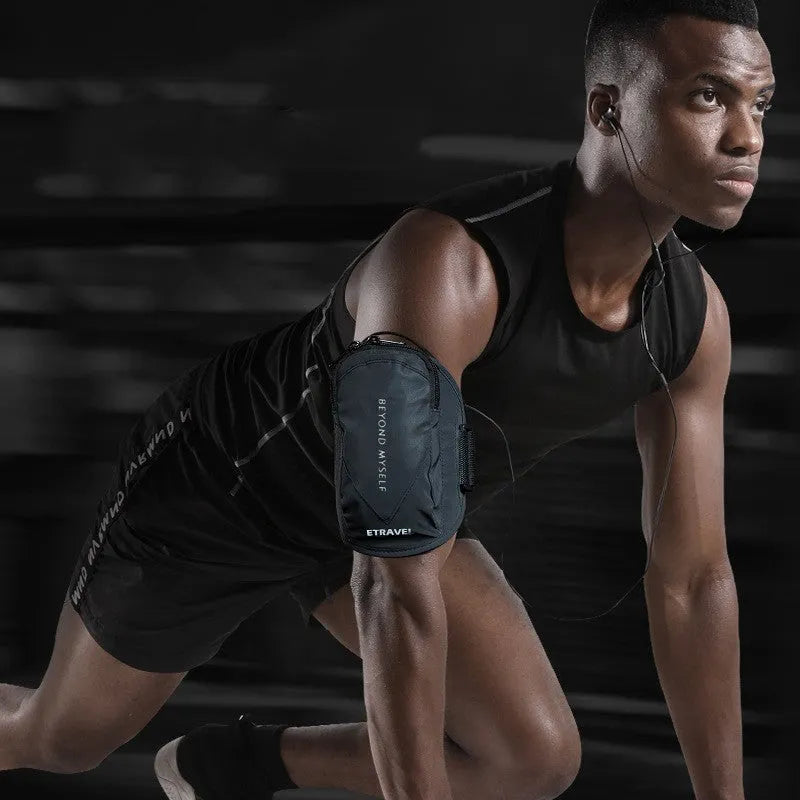 Running arm bag in reflective black colour with 7-inch capacity for smartphones