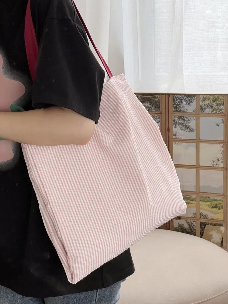 Canvas tote shoulder bag in black gray plaid with multi-layer compartments and lining cloth