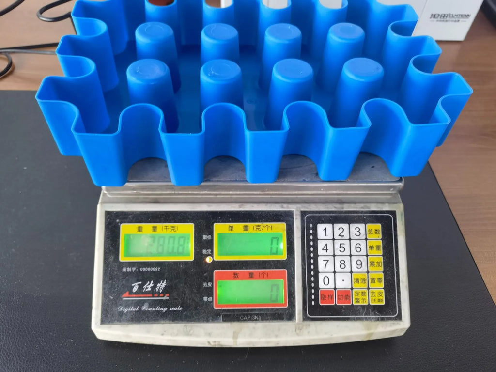 Blue PP plastic outdoor ice tray measuring 34 by 22 by 6 cm for camping and barbecue use
