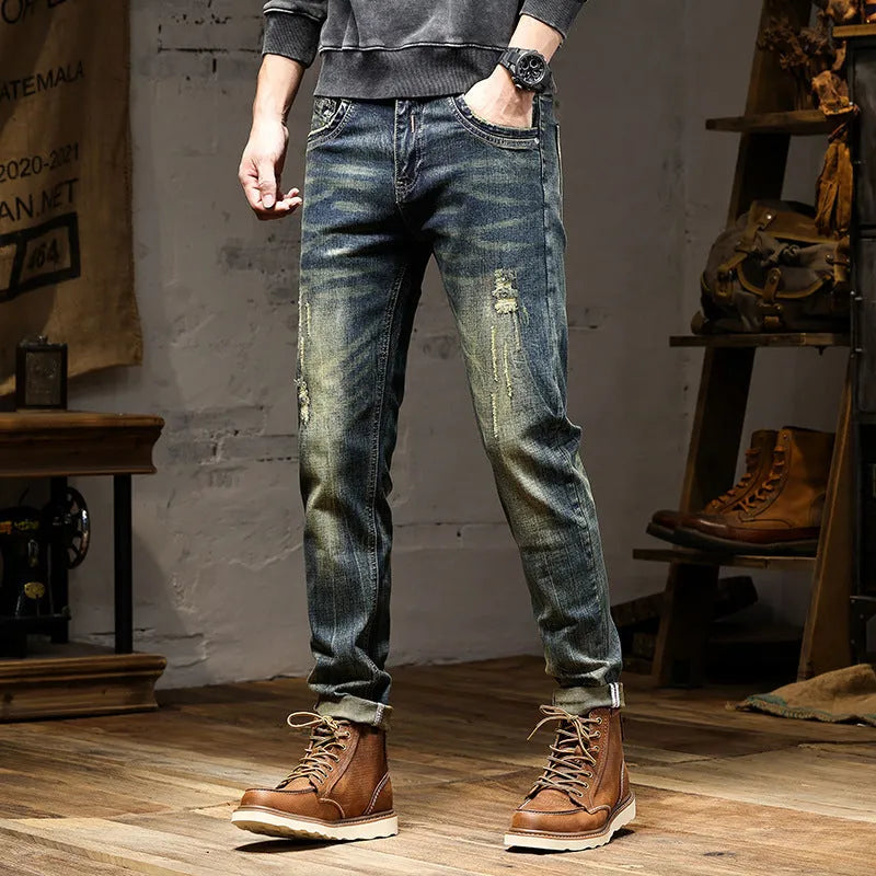 Men's slim fit jeans in retro colour with stretch denim and zip fly closure